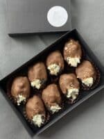 ROYAL DATES WITH BLUE CHEESE