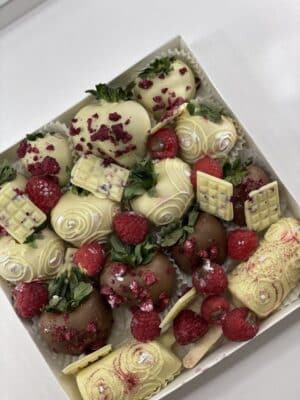 Christmas-chocolate-covered-strawberriessantas-sack